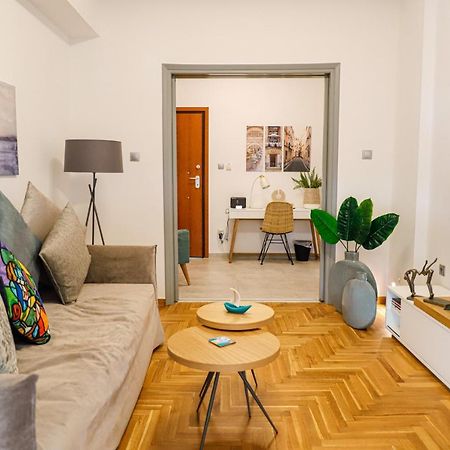 Newly Renovated Apartment 7 Min Walk From Acropolis Atene Esterno foto