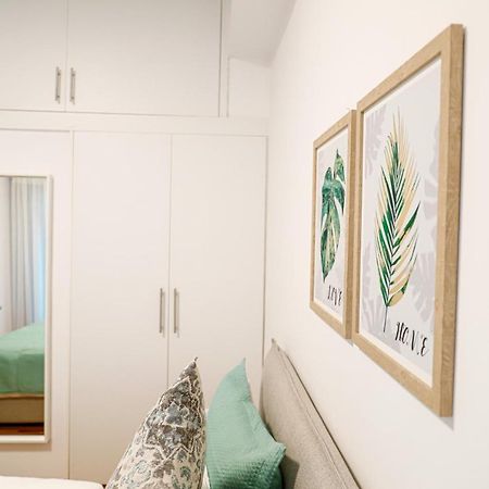Newly Renovated Apartment 7 Min Walk From Acropolis Atene Esterno foto