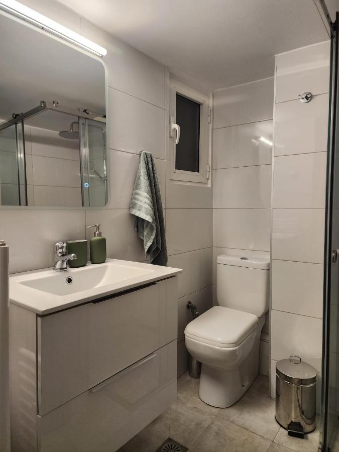 Newly Renovated Apartment 7 Min Walk From Acropolis Atene Esterno foto