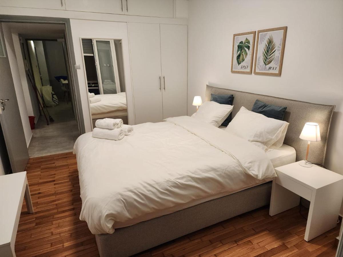 Newly Renovated Apartment 7 Min Walk From Acropolis Atene Esterno foto