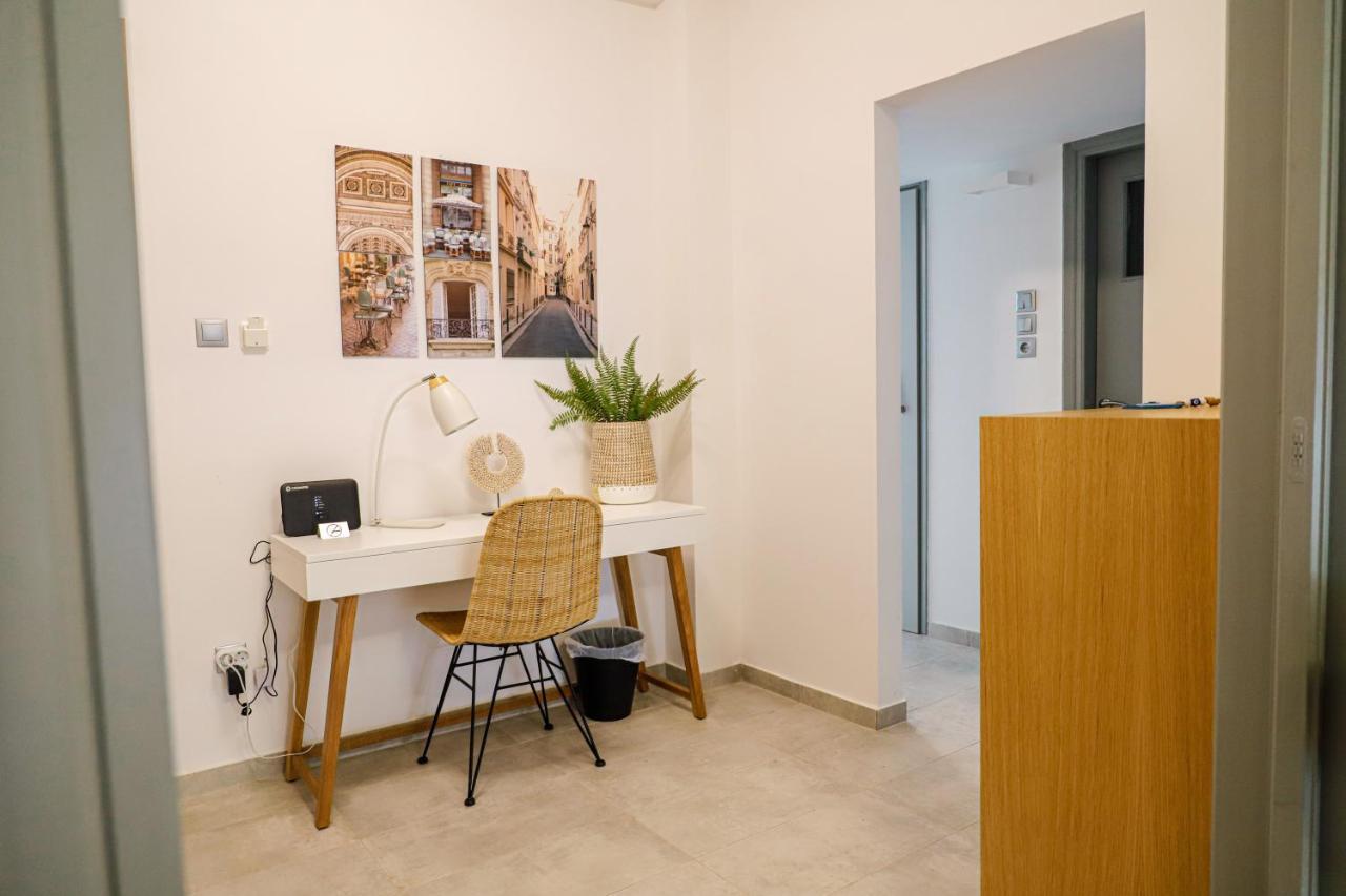 Newly Renovated Apartment 7 Min Walk From Acropolis Atene Esterno foto