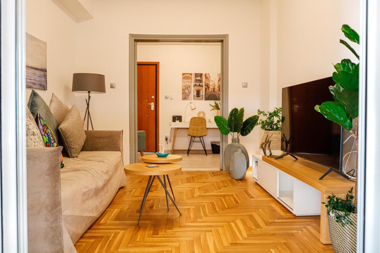 Newly Renovated Apartment 7 Min Walk From Acropolis Atene Esterno foto
