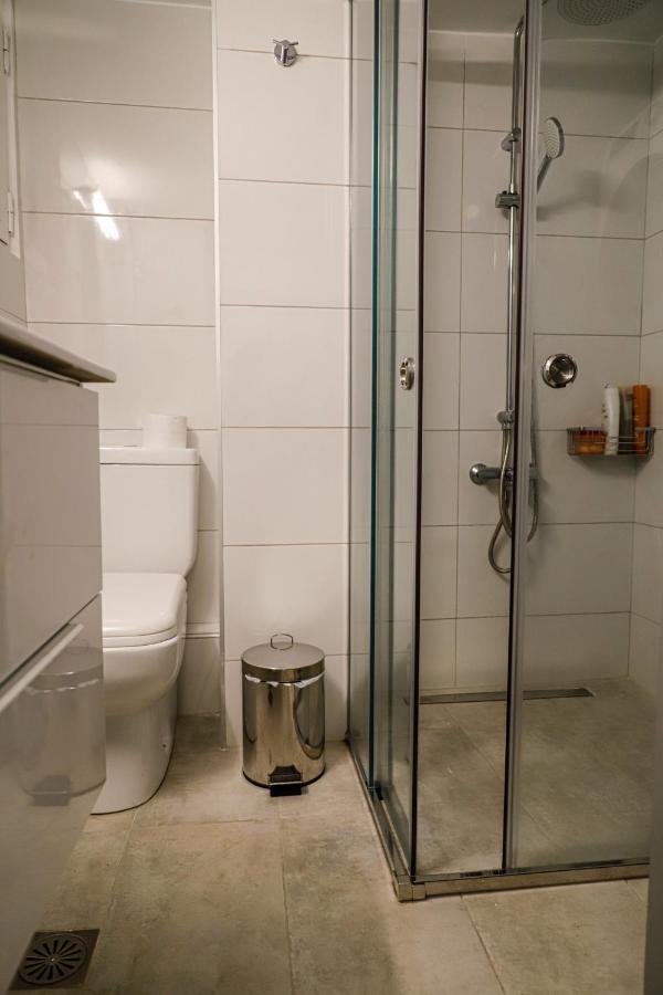 Newly Renovated Apartment 7 Min Walk From Acropolis Atene Esterno foto