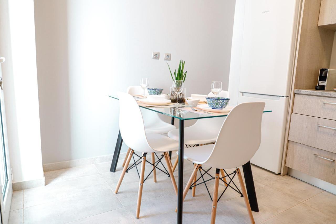 Newly Renovated Apartment 7 Min Walk From Acropolis Atene Esterno foto