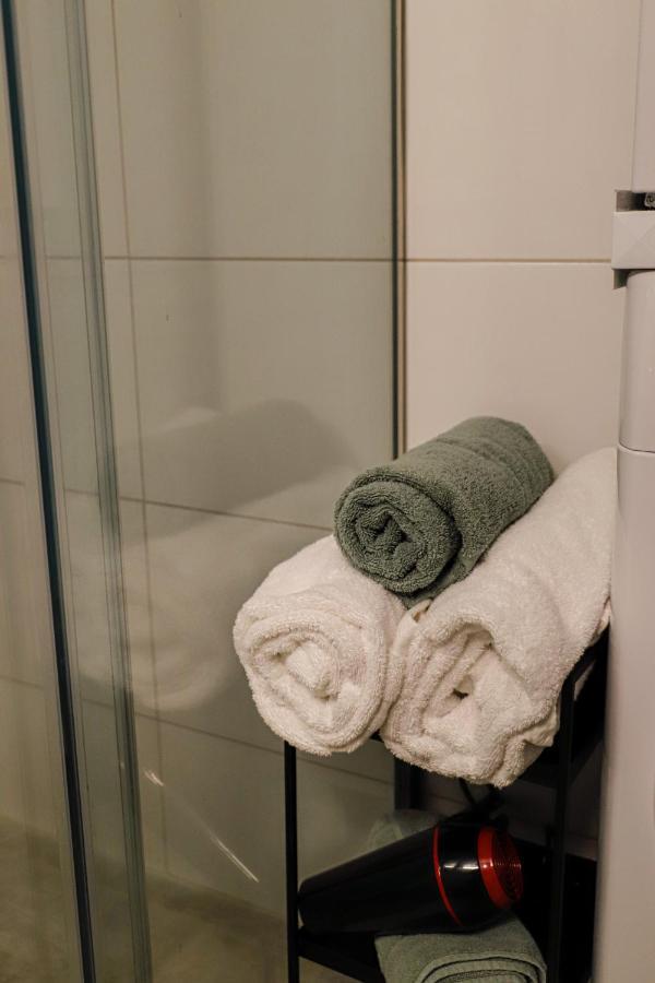 Newly Renovated Apartment 7 Min Walk From Acropolis Atene Esterno foto