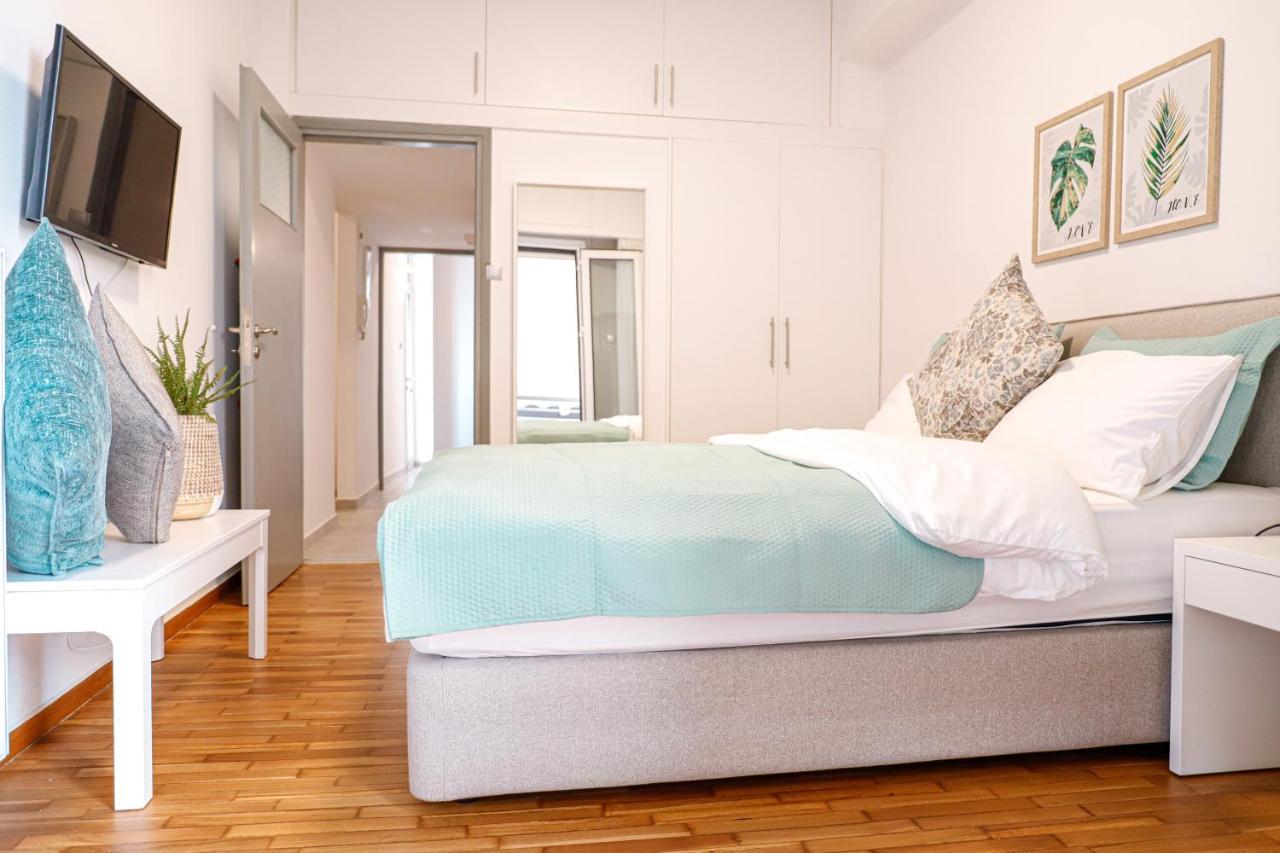 Newly Renovated Apartment 7 Min Walk From Acropolis Atene Esterno foto