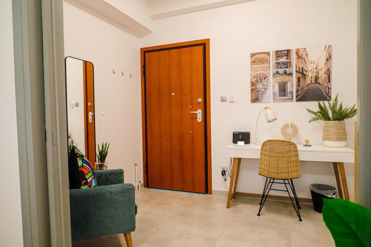 Newly Renovated Apartment 7 Min Walk From Acropolis Atene Esterno foto