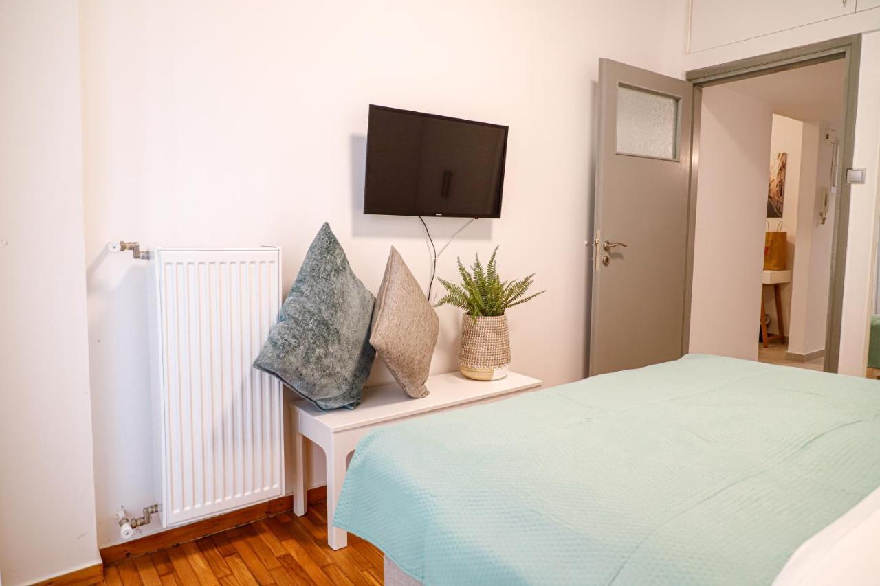 Newly Renovated Apartment 7 Min Walk From Acropolis Atene Esterno foto