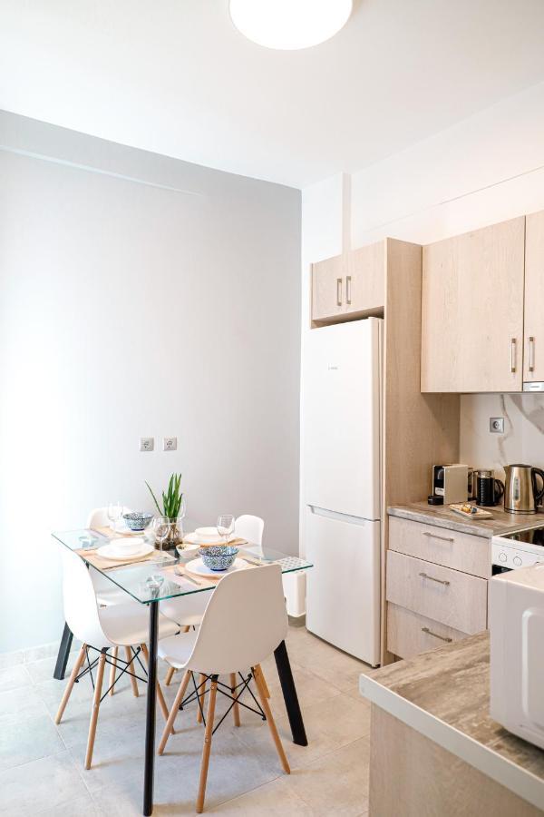 Newly Renovated Apartment 7 Min Walk From Acropolis Atene Esterno foto