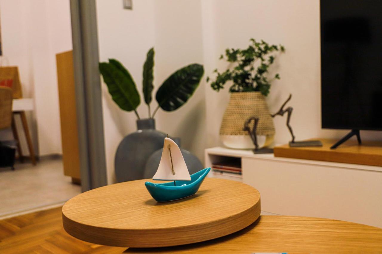 Newly Renovated Apartment 7 Min Walk From Acropolis Atene Esterno foto