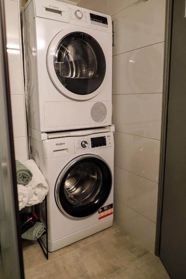 Newly Renovated Apartment 7 Min Walk From Acropolis Atene Esterno foto