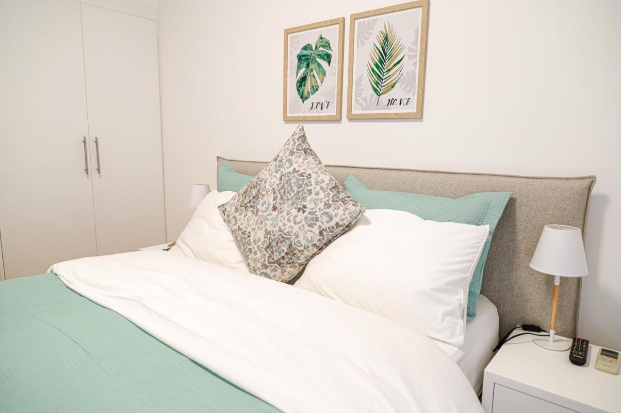 Newly Renovated Apartment 7 Min Walk From Acropolis Atene Esterno foto