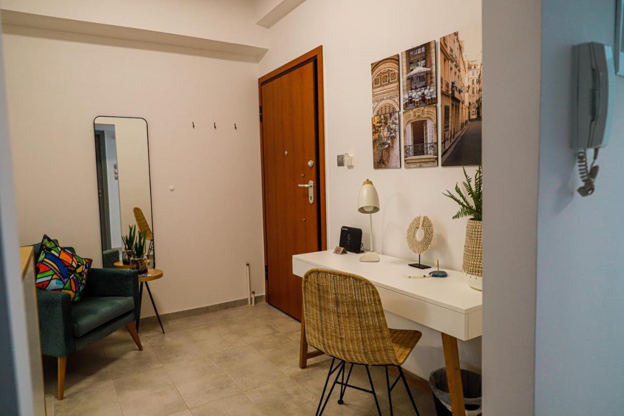 Newly Renovated Apartment 7 Min Walk From Acropolis Atene Esterno foto