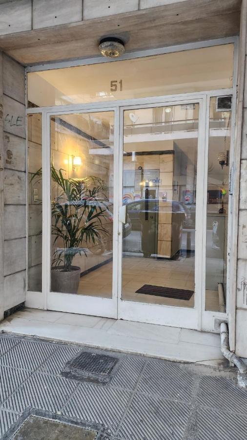 Newly Renovated Apartment 7 Min Walk From Acropolis Atene Esterno foto